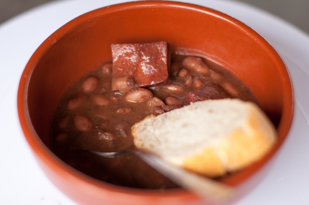 Tapa de alubias con morcilla vasca